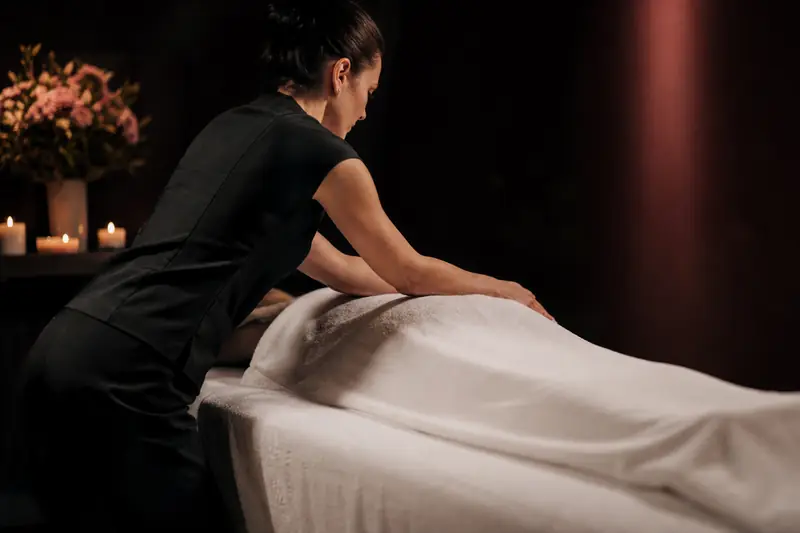 Lomi Lomi Massage at Aura Spa Studio